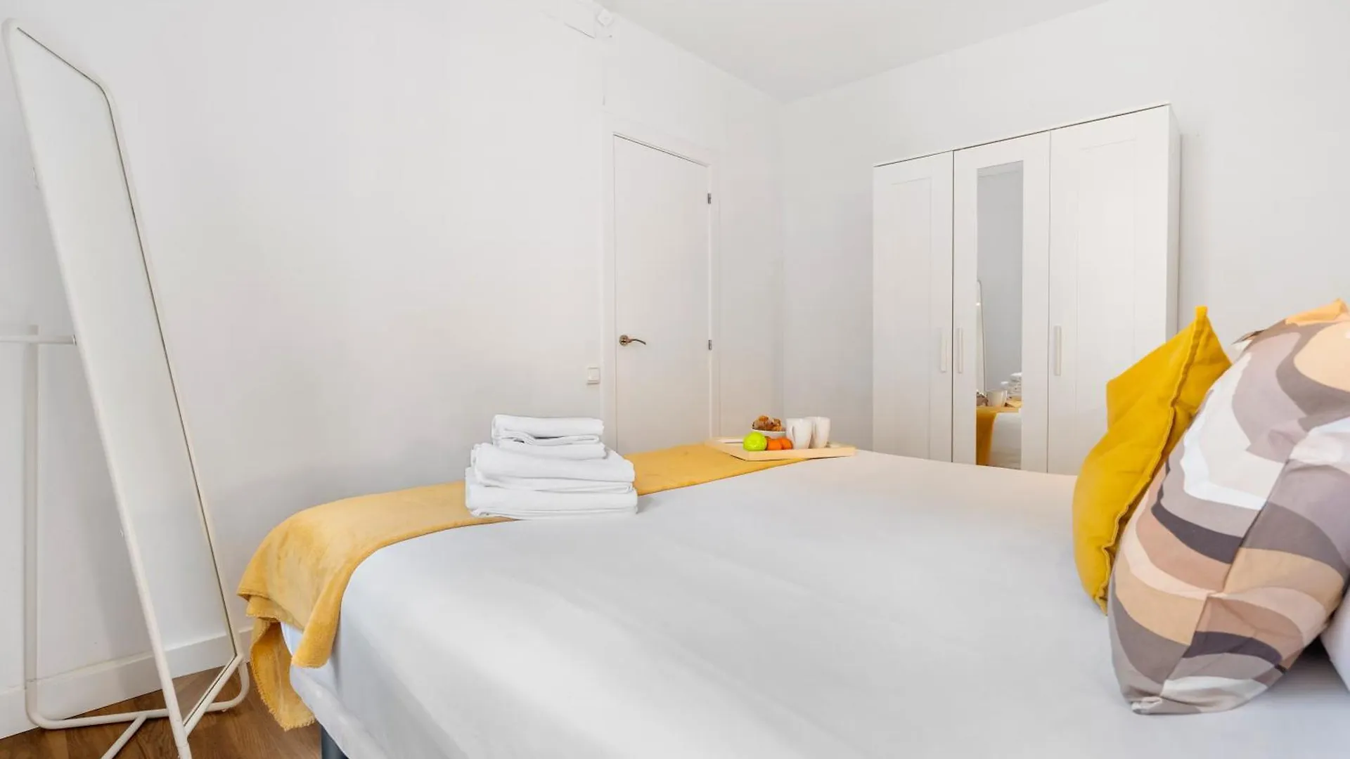 Lodging Apartments Liceu G2 Barcelona 0*,  Espanha